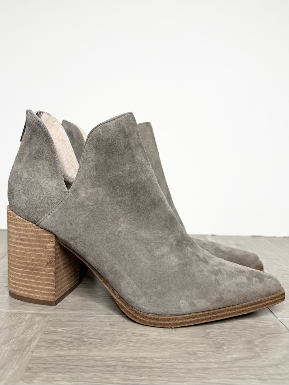 Steve Madden Cedar Gray Suede Stacked Heel Bootie 10M
